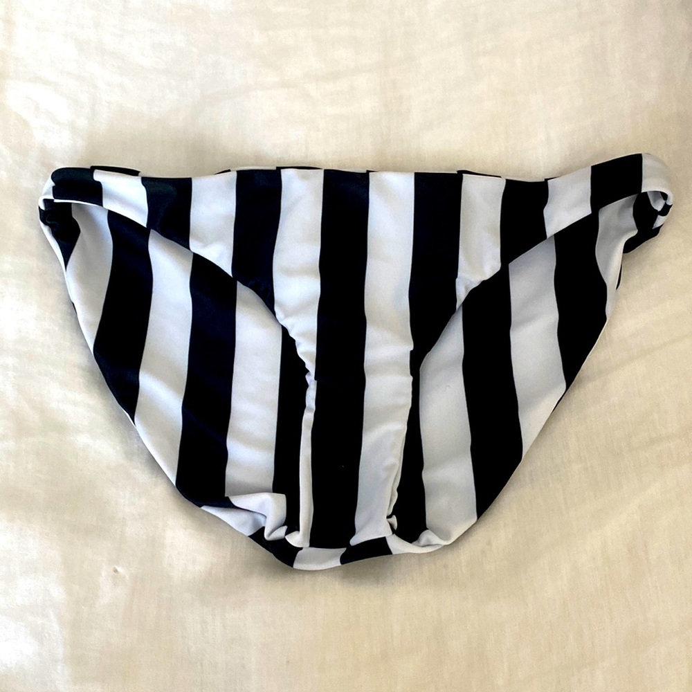 Mikoh Zuma bottoms size large